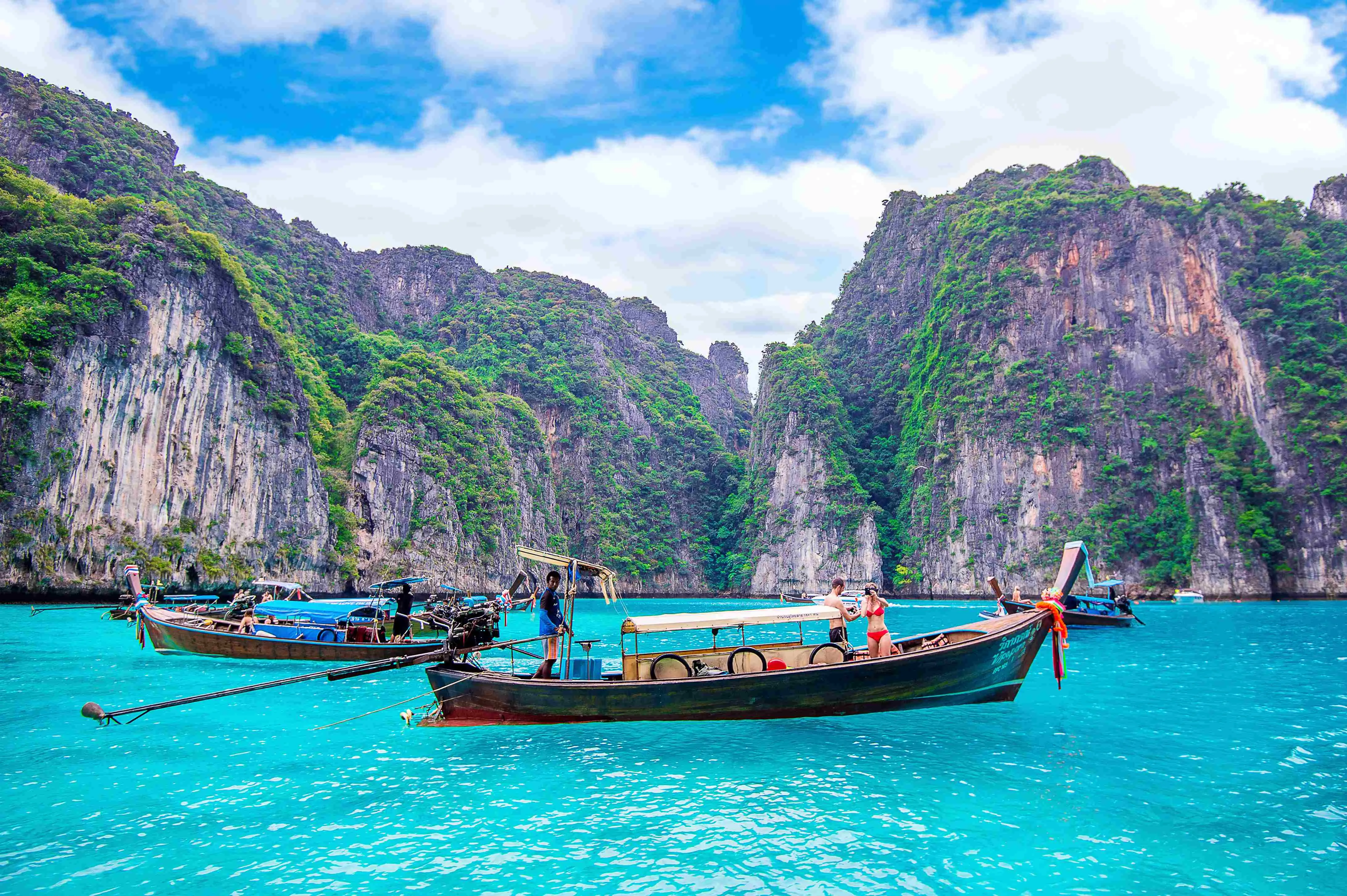 long-boat-tourist-maya-bay-phi-phi-island-photo-taken-december-1-2016-krabi-thailand_11zon.webp
