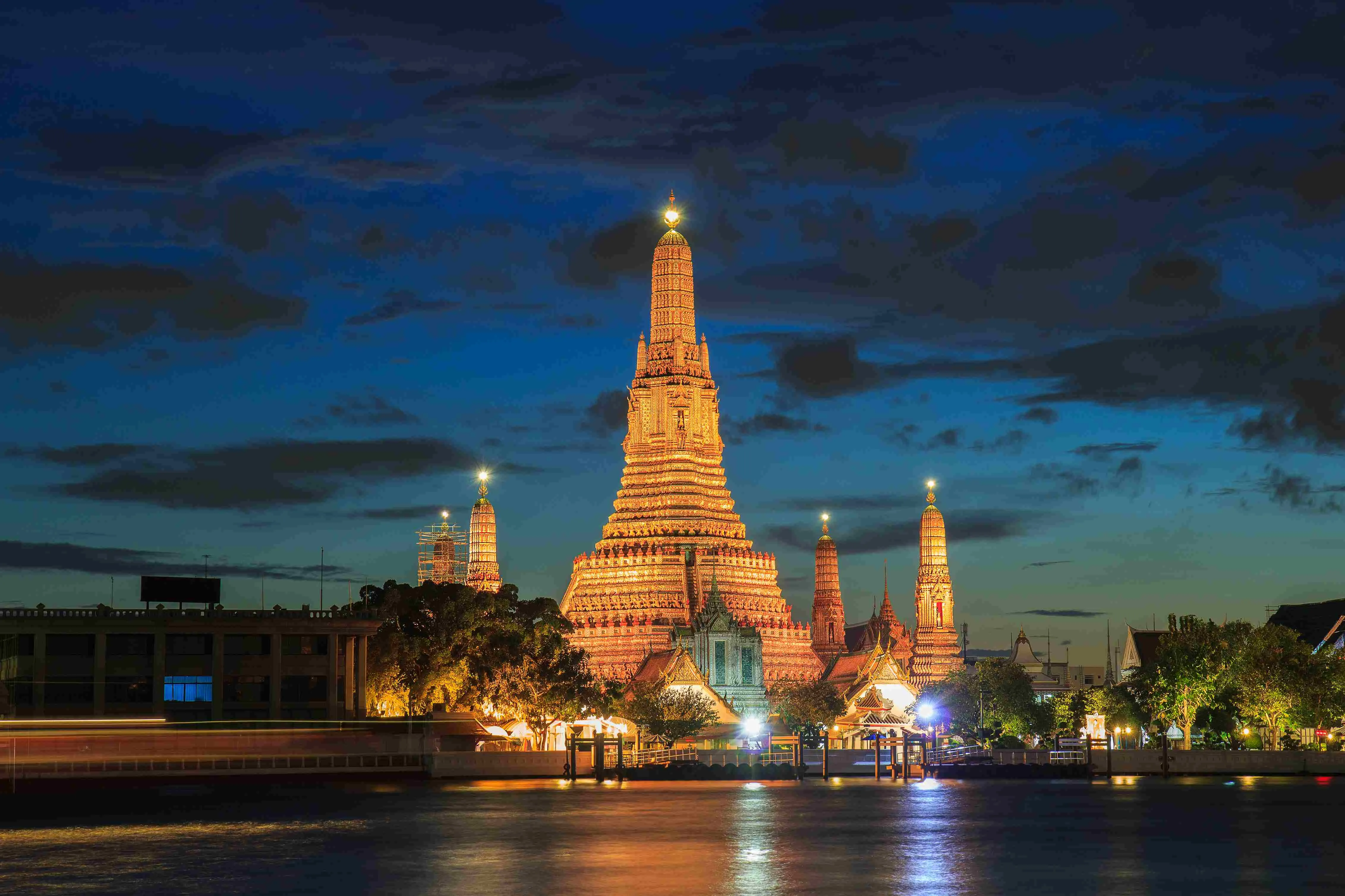 wat-arun-buddhist-religious-places-twilight-time-bangkok-thailand_11zon.webp
